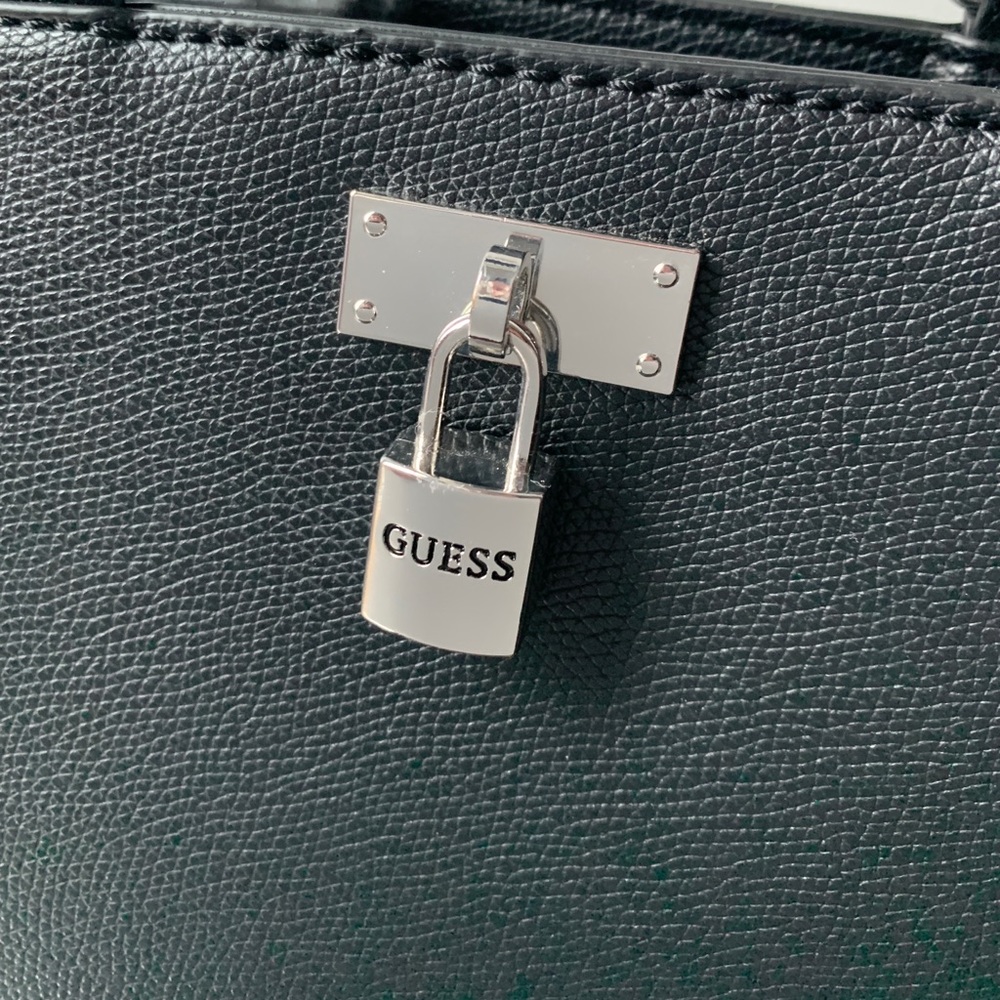 🇨🇦 Guess - Small Crossbody and Handbag Purse - Picture 3 of 13